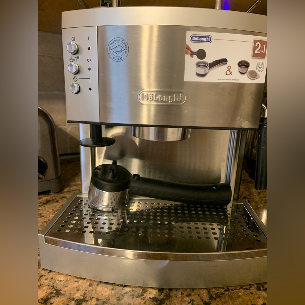 Delonghi espresso/ cappuccino machine
